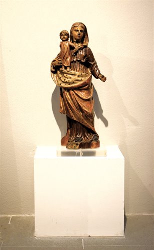 Vierge à l'Enfant  Sculpture en bois polychrome et doré